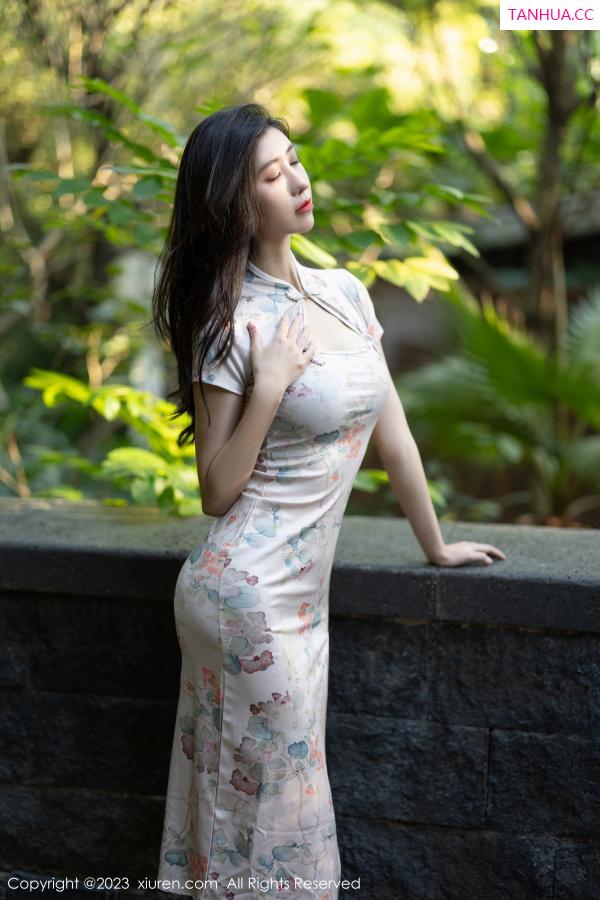   [XiuRen]高清写真图 2023.11.08 No.7631 章芃芃 旗袍美腿第2张图片